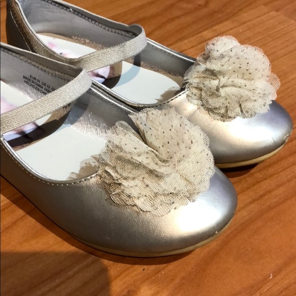 Cat & Jack Cute Silver girl US13 Dress shoes - Picture 4 of 6